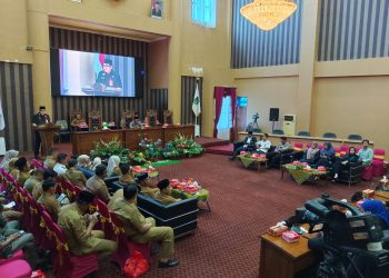 Pada Rapat Paripurna DPRD Tanah Bumbu, Bupati Berikan Jawaban Atas Tiga Buah Raperda
