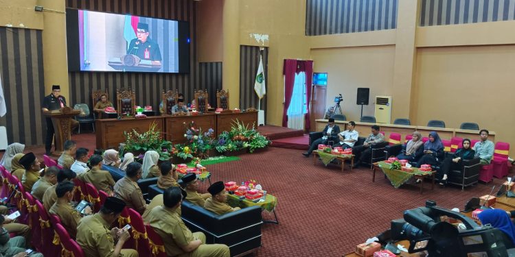 Pada Rapat Paripurna DPRD Tanah Bumbu, Bupati Berikan Jawaban Atas Tiga Buah Raperda