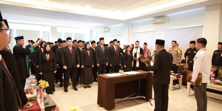 Ketua KPU Lantik 60 Panitia Pemilihan Kecamatan se-Tanah Bumbu