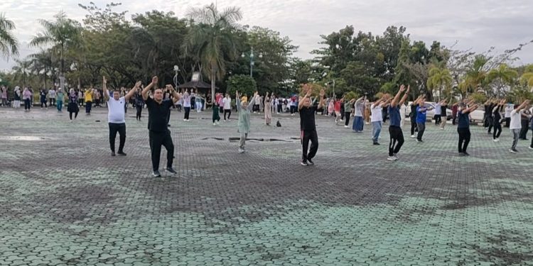 Bupati Zairullah Senam Bersama dengan Kepala Dinas dan Bagian