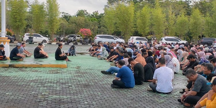 Bupati Zairullah Senam Bersama dengan Kepala Dinas dan Bagian