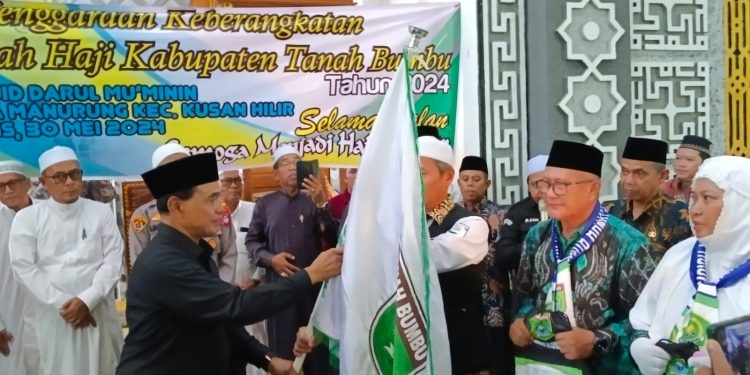 Bupati Tanah Bumbu Zairullah Azhar Lepas 162 Calon Jemaah Haji