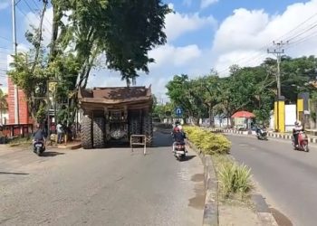 Pantesan Bikin Macet, Dump Truck Mogok di Jalanan Pelaihari itu Tergolong Seri Raksasa dengan Bobot Mencengangkan