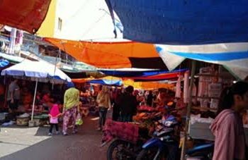 Gugusan Terpal Kembali Menaungi Jalan Pasar Lama Banjarmasin , 3 Poin Normalisasi belum Berhasil