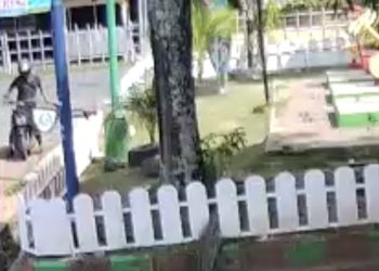 Diangkut Gunakan Motor, Viral Pencuri Nekad Gasak Kursi Taman Banjarbaru di Siang Bolong