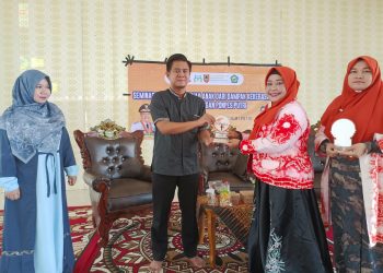 Sosialisasi Hak Anak di Pontren Darul Ilmi, Ini Pesan Ketua Perwira Kalsel ke Santriwati
