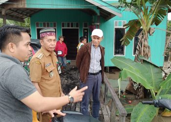 Sekda Ambo Sakka Tinjau Korban Banjir di Sungai Loban