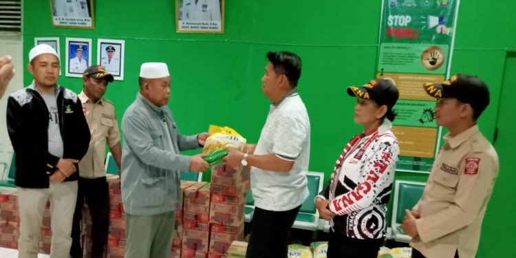 Peduli Korban Terdampak Banjir Kusan Hulu, Pemkab Tanah Bumbu Salurkan Sembako