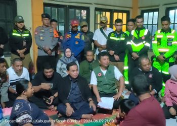 Bupati Tanah Bumbu Tinjau Korban Banjir di Kecamatan Satui