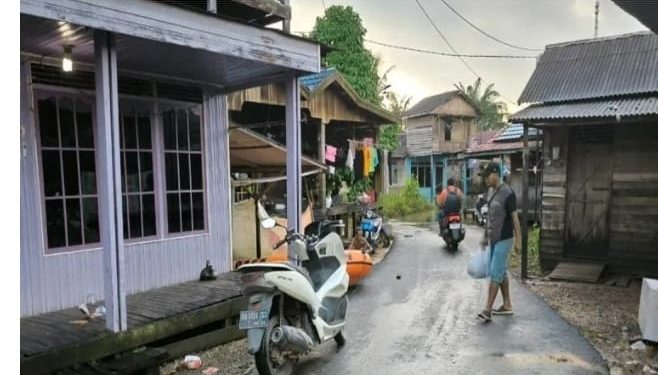 Aktivitas Korban Banjir di Satui Mulai Normal