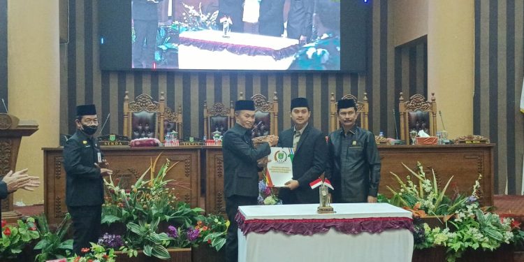 DPRD Tanah Bumbu Setujui Dua Raperda yang Diajukan Eksekutif Menjadi Perda