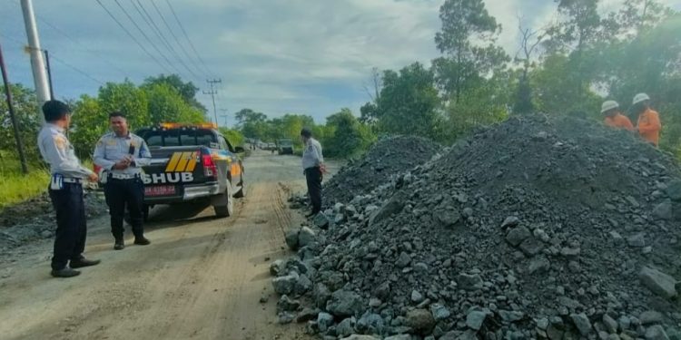 Mulai Sabtu ini, Pengaspalan di Km 171 akan Dikerjakan Dinas PUPR Tanah Bumbu