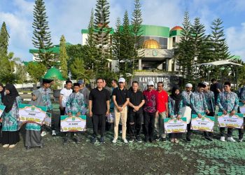 Bupati Tanah Bumbu Serahkan Hadiah Secara Simbolis untuk Peserta MTQ