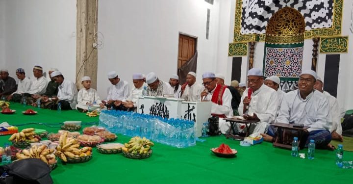 Anggota DPRD Tanah Bumbu, Hasanuddin, Hadiri Haul Syech Saman Al Madani