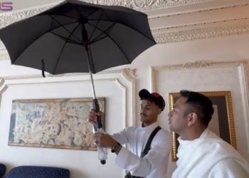 Jelang Wukuf, Raffi Ahmad Perkenalkan ‘Payung Arafah’ yang Bisa Mengeluarkan Air Embun