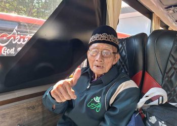 Bawa Kursi Roda Pribadi, Mbah Harjo Haji Indonesia Tertua Membagikan Pengalaman Melawan Suhu 50 Derajat di Usia 110 Tahun