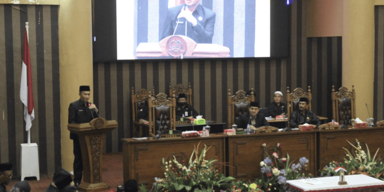 Raperda Keolahragaan dan Bantuan Politik Diterima Fraksi DPRD Tanbu