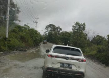Akibat Kondisi Jalan Masih Berlumpur, Pengaspalan di Km 171 Tertunda