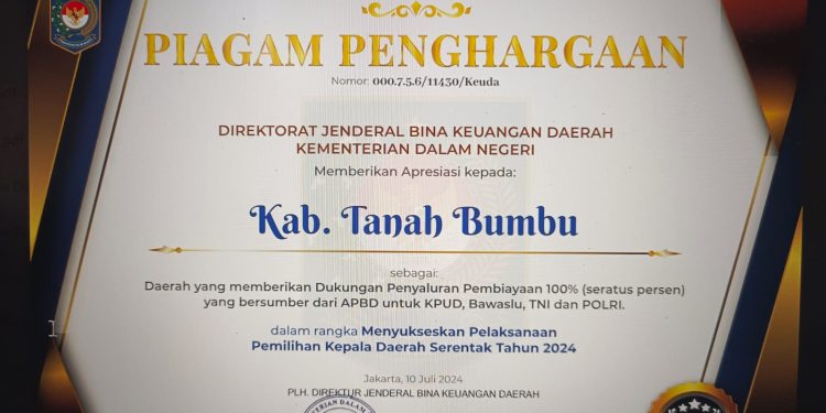 Pemkab Tanah Bumbu Dapat Penghargaan Penyelesaian Pencairan 100% Dana Hibah Pilkada 2024
