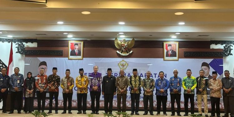 Sekda Ambo Sakka Hadiri Serah Terima Jabatan Kepala BPK Perwakilan Kalsel di Banjarbaru