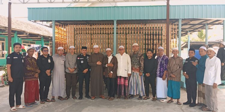 Bakesbangpol Kunjungi Tokoh Panutan Masyarakat