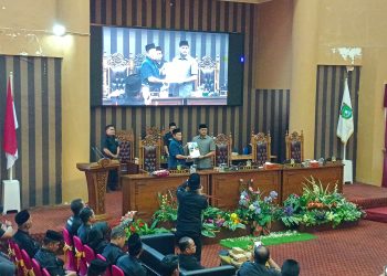 DPRD Tanah Bumbu Sampaikan Dua Buah Raperda Inisiatif Pihak Eksekutif