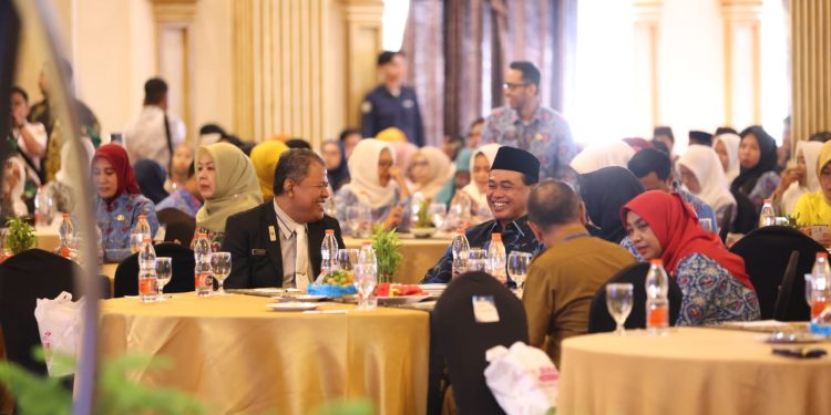 Bupati Tanah Bumbu Dapat Penghargaan dari Gubernur Kalimantan Selatan