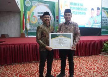 Bupati Tanah Bumbu Terima PGM Award