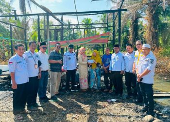 Kunjungi Warga Kebakaran, Camat Kusan Hilir Amirullah Berharap Rumah Korban Bisa Terbangun Kembali