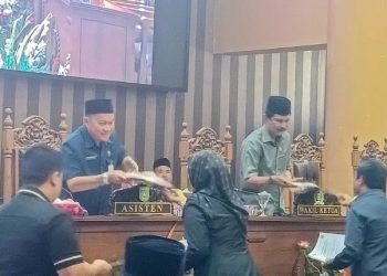 DPRD Tanbu Bahas Pandangan Umum Fraksi Mengenai RAPBD Perubahan 2024 dalam Rapat Paripurna