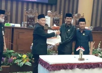 DPRD Tanah Bumbu Gelar Rapat Paripurna Dalam Rangka Pengambilan Dua Buah Keputusan Raperda