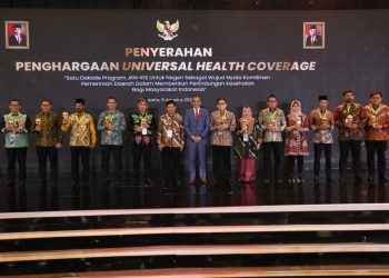 Tanah Bumbu Raih Penghargaan UHC Awards 2024, Diserahkan Wakil Presiden KH. Ma’ruf Amin