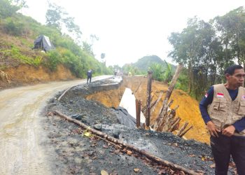 Kepala BPDB Tanah Bumbu TinjauJalan Longsor Trans Batulicin- Lumpangi Kandangan
