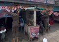 Satpol PP dan Damkar Tanah Bumbu Himbau Masyarakat Pasang Bendera Merah Putih