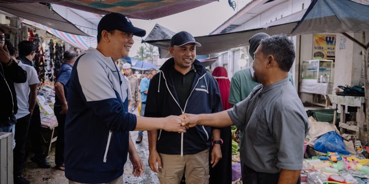 Mampir Ngopi ke Pasar Manunggal, Andi Rudi Latif Disambut Antusias Pedagang