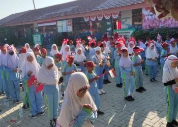 Sambut HUT Kemerdekaan RI ke-79, SDN Kuin Utara 5 Gelar Jalan Santai