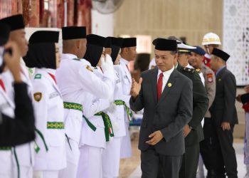 Sekda Ambo Sakka Kukuhkan Paskibraka Tanah Bumbu Tahun 2024