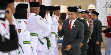 Sekda Ambo Sakka Kukuhkan Paskibraka Tanah Bumbu Tahun 2024