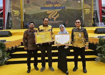 Pemkab Tanah Bumbu Terima Penghargaan Realisasi Investasi Terbesar se-Kalimantan Selatan