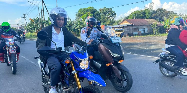 Dampingi Gubernur Kalimantan Selatan, Sekda Tanah Bumbu Ambo Sakka Naik Motor Ikut Kirab Merah Putih ke-5