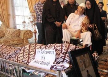 Keharuan Mendalam Saat Tokoh Pers Kalsel ini dari Kursi Roda Melepas Kepergian Kolega Pers-nya