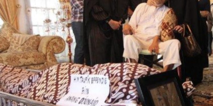 Keharuan Mendalam Saat Tokoh Pers Kalsel ini dari Kursi Roda Melepas Kepergian Kolega Pers-nya