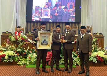 35 Anggota DPRD Tanah Bumbu Diambil Sumpah, Andre Jadi Pimpinan Sementara