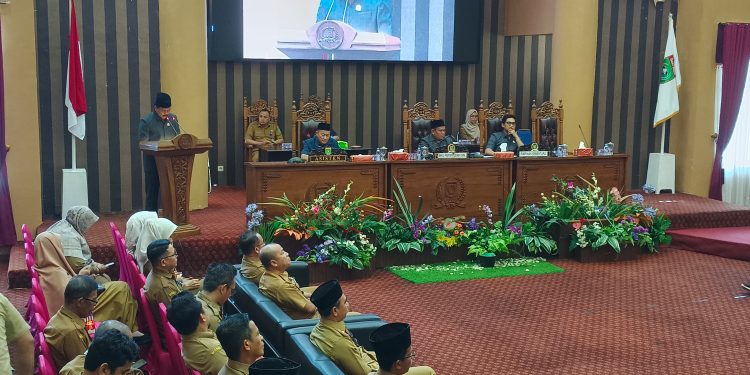 DPRD Tanah Bumbu Sampaikan Pemandangan Umum Terhadap Raperda Perubahan Atas Perda No 19 Tahun 2022