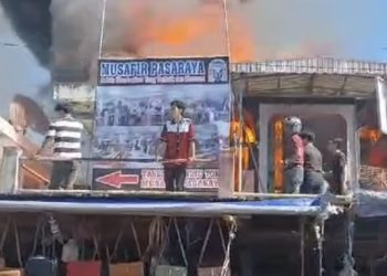 Saat Pengunjung Ramai, Si Jago Merah Mengganas di Los Pakaian Pasar Martapura
