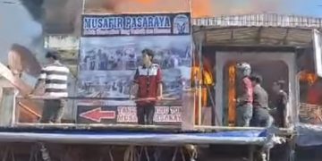 Saat Pengunjung Ramai, Si Jago Merah Mengganas di Los Pakaian Pasar Martapura
