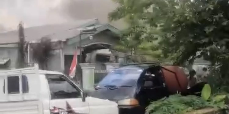 Usai Jumatan Warga Kayu Tangi Digegerkan Amukan si Jago Merah