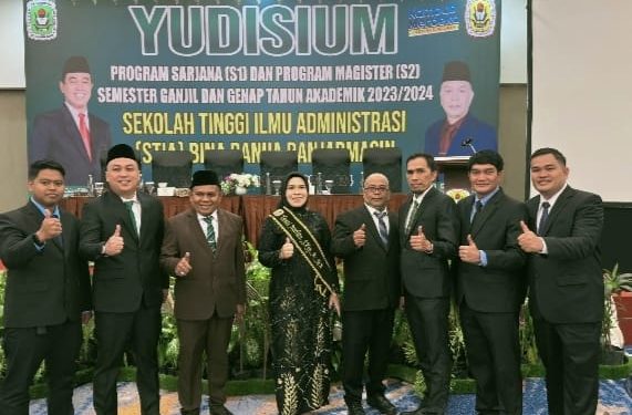 Wakil Ketua DPRD dan Dua Kadis Tanah Bumbu Ikuti Yudisium Magister Administrasi