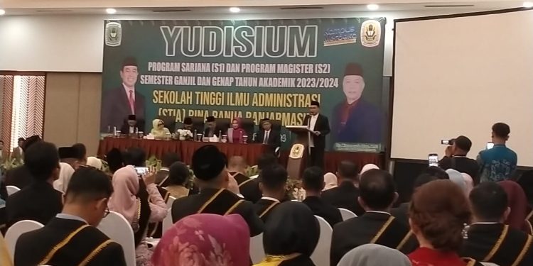 Bupati Tanah Bumbu Hadiri Yudisium STIA Bina Banua Banjarmasin