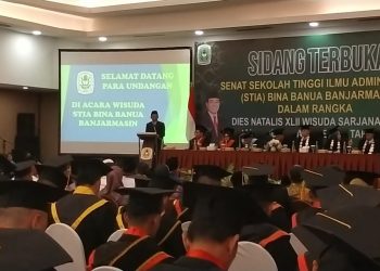 Mantan Bupati Tanah Laut Sampaikan Orasi Ilmiah Pada Wisuda STIABina Banua Banjarmasin